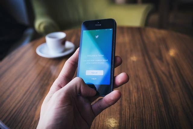 Ilustrasi cara buat akun Twitter private agar tidak di stalking, sumber foto freestocks on Unsplash
