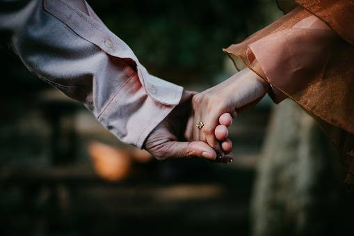 Ilustrasi kata romantis Islami buat suami (Sumber: Unsplash)