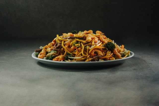Ilustrasi bakmi seafood/rekomendasi kuliner malam solo yang murah, Foto oleh Douglas Lopez di Unsplash