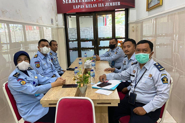 Jajaran Lapas Jember mengikuti webinar yang diadakan oleh BPSDM Kumham