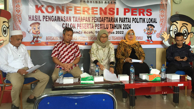 Konpers Bawaslu Aceh, Selasa (16/8/2022).  Foto: Zuhri Noviandi/kumparan