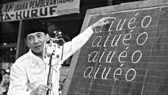 Di Bawah Bendera Revolusi, Sumber Utama: LKBN Antara