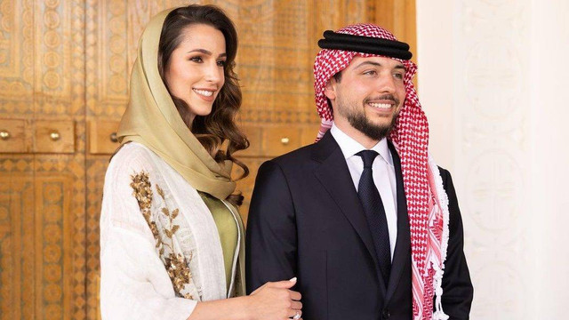 Suasana pertunangan Putra Mahkota Al Hussein bin Abdullah II dengan Rajwa Khaled bin Musaed bin Saif bin Abdulaziz Al Saif, dan menyampaikan ucapan selamat yang tulus atas kesempatan ini. Foto: Instagram/@queenrania