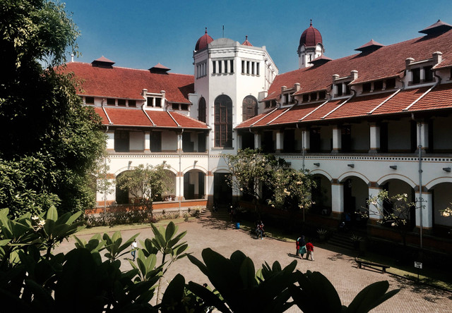 biaya liburan ke semarang. sumber foto : unsplash/muhammad fajri.