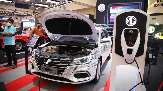 Mobil listrik 5 EV yang dipamerkan MG Motor Indonesia dalam pergelaran pameran GIIAS 2022 di ICE BSD, Tangerang. Foto: Aditia Noviansyah/kumparan