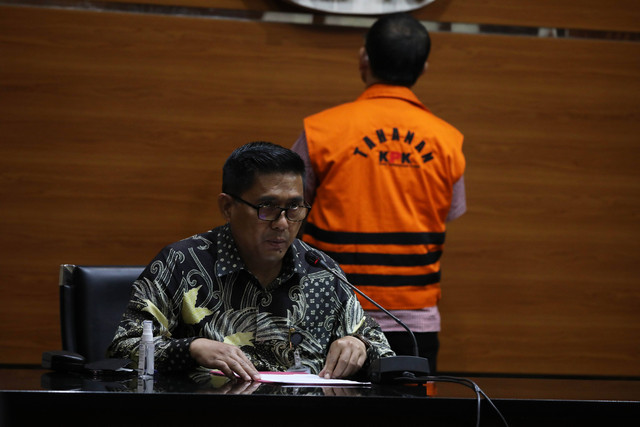 Deputi Penindakan KPK, Karyoto, memberikan keterangan pres mengenai penangkapan Eks Wali Kota Cimahi Ajay Priatna di gedung KPK, Jakarta, Kamis (18/8). Foto: Aditia Noviansyah/kumparan