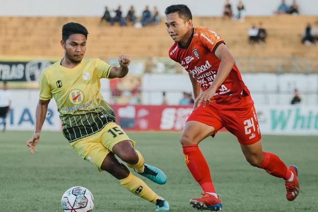 Bali United melawan Barito Putera di pertandingan lanjutan Liga 1. Foto: Instagram/@baliunitedfc
