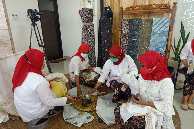 Pertamina berdayakan masyarakat angkat Budaya lokal DIY lewat batik, Selasa (16/8/2022). Foto: Pertamina