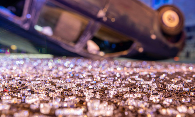 Ilustrasi kecelakaan mobil. Foto: mhp/Shutterstock