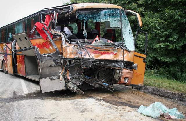 Ilustrasi kecelakaan bus. Foto: Mykola Komarovskyy/Shutterstock