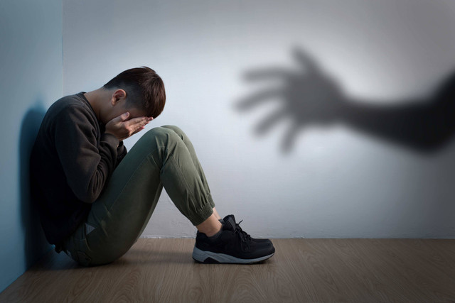 Ilustrasi pelecehan seksual. Foto: aslysun/Shuttterstock