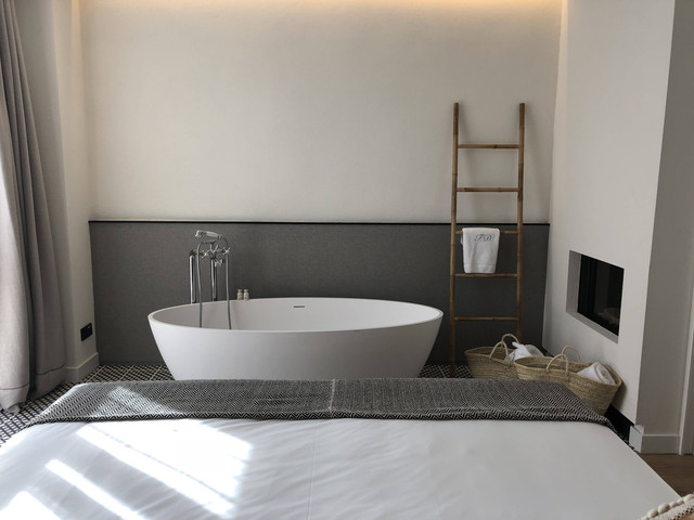 Rekomendasi Hotel Jakarta Barat yang Ada Bathtub, Foto: Unsplash/John Cameron