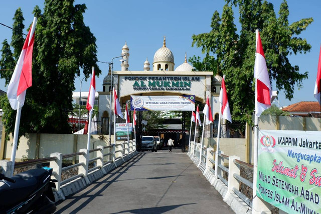 Muktamar ke-5 Ikatan Alumni Ponpes Islam Al Mukmin (IKAPPIM) membuka rangkaian acara Setengah Abad Khidmat Pondok Ngruki untuk Negeri di Pondok Pesantren Islam Al Mukmin atau lebih dikenal sebagai Ponpes Ngruki, Cemani, Grogol, Sukoharjo, Jawa Tengah Foto: Arfiansyah Panji/kumparan
