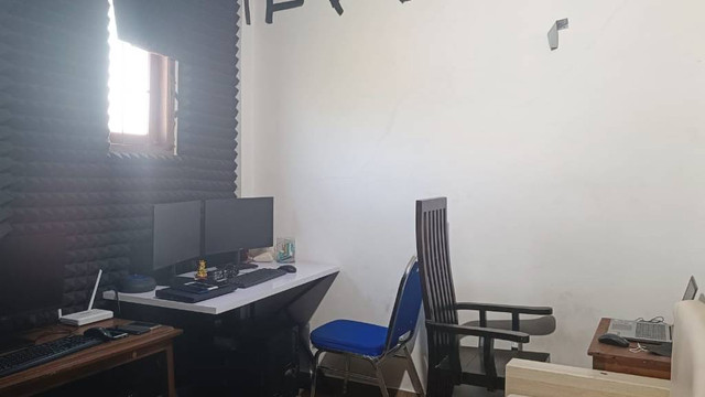 Polisi gerebek lokasi operator judi online di Kuta, Bali, Jumat (19/8/2022). Foto: Denita BR Matondang/kumparan