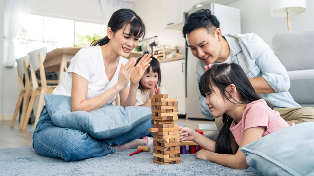 Mengajari Lebih dari Satu Bahasa pada Anak Ternyata Banyak Manfaatnya! Foto: Hananeko_Studio/Shutterstock