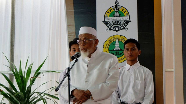 Pendiri Ponpes Al Mukmin, Ngruki, Sukoharjo, Jawa Tengah, Ustaz Abu Bakar Ba'asyir di acara Setengah Abad Khidmat Pondok Ngruki untuk Negeri, Sabtu (20/8/2022). Foto: Arfiansyah Panji Purnandaru/kumparan