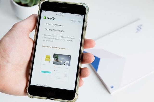 Ilustrasi menyambungkan Shopee dengan AKulaku. Foto: unsplash.com/robertocortese