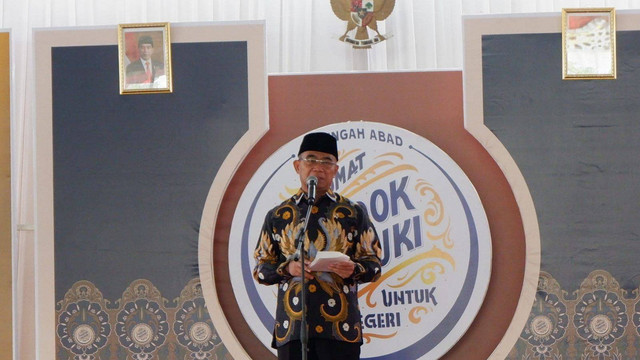 Menteri Koordinator Pembangunan Manusia dan Kebudayaan (Menko PMK) Muhadjir Effendy menghadiri silaturahmi akbar dalam acara puncak Setengah Abad Khidmat Pondok Ngruki untuk Negeri di Sukoharjo, Jawa Tengah, Minggu (21/8/2022). Foto: Arfiansyah Panji Purnandaru/kumparan