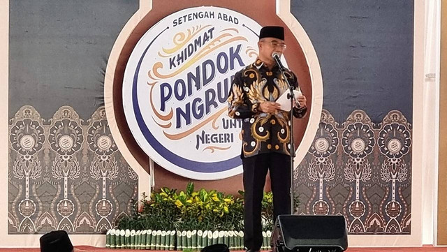 Menko PMK, Muhadjir Effendi, dalam reuni akbar peringatan 50 tahun Ponpes Al Mukmin, Ngruki, Sukoharjo, Minggu (21/08/2022). FOTO: Fernando Fitusia