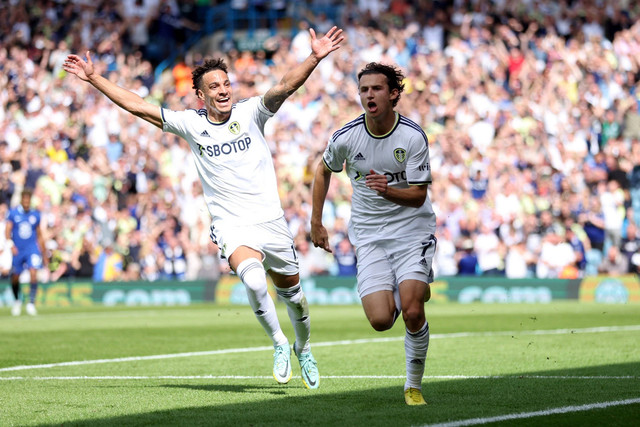 Selerasi pemain Leeds United usai mencetak gol ke gawang Chelsea pada pertandingan lanjutan Liga Inggris di Elland Road, Leeds, Inggris. Foto: Carl Recine/REUTERS