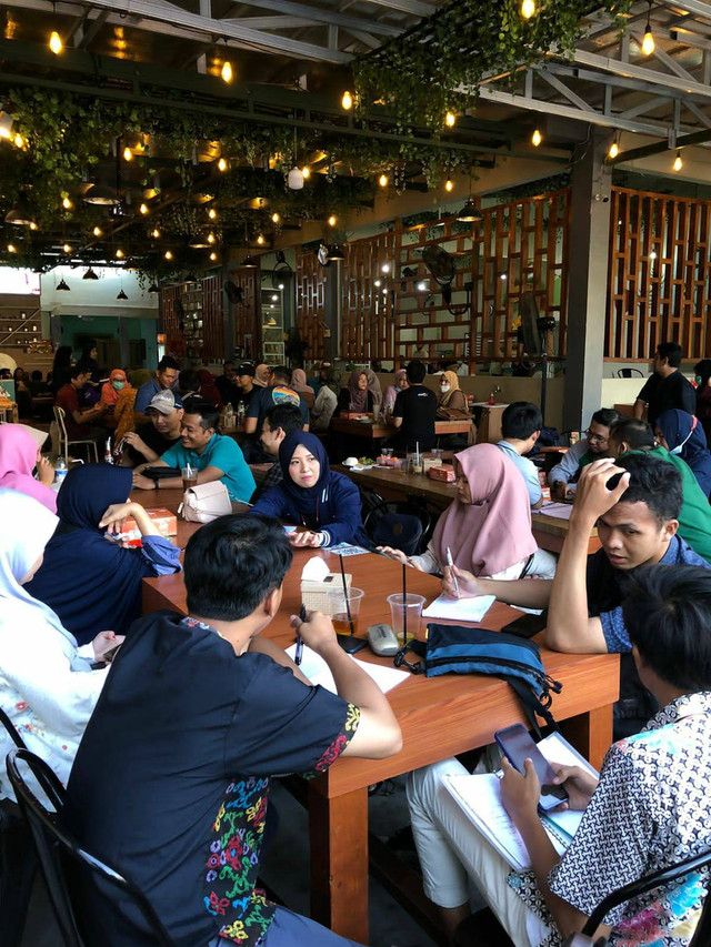 Komunitas TDA Surabaya laksanakan kegiatan TDA Cangkruk x KMB Lite. dok