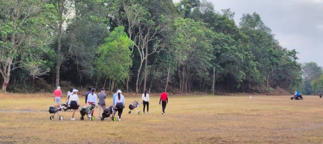 Para pemain golf bersiap untuk memulai turnamen. Foto: IST