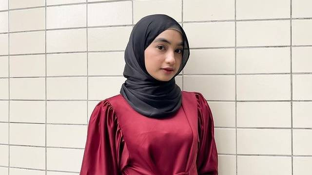 Ilustrasi style outfit pakai dress ala Selebgram Olivia Finda. Foto: Instagram.com/oliviafindas