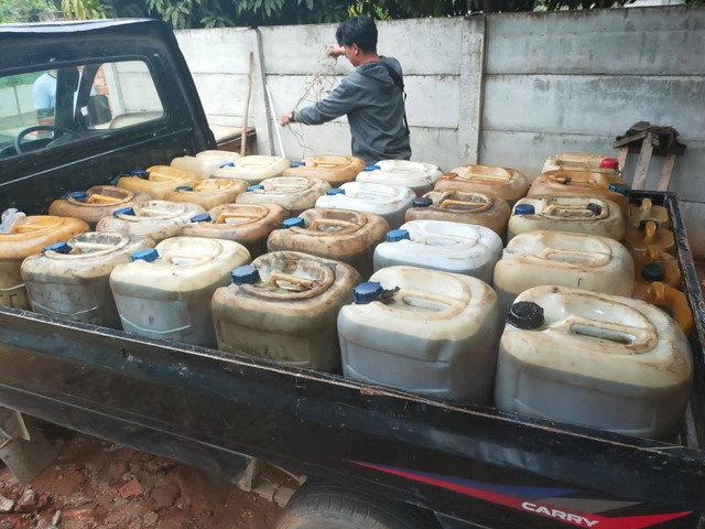 BBM yang ditmbun HR di Kabupaten Batanghari, Jambi. (Foto: Dok Polres Batanghari)