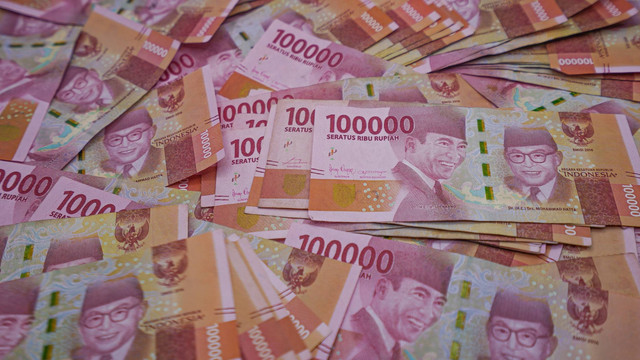 Ilustrasi uang. Foto: Ariful Azmi Usman/Shutterstock