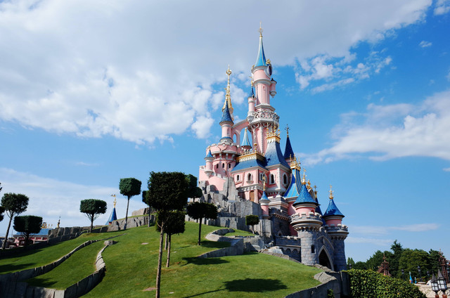 Disneyland ada di mana saja? foto unplash, Soyoung Han