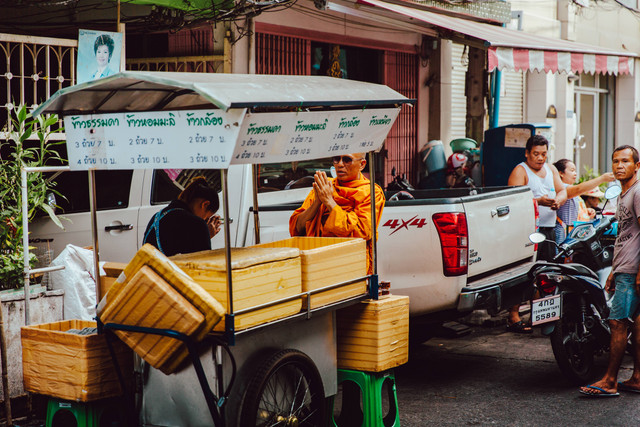 Rekomendasi tempat street food di Thailand, foto unplash, Evan Krause