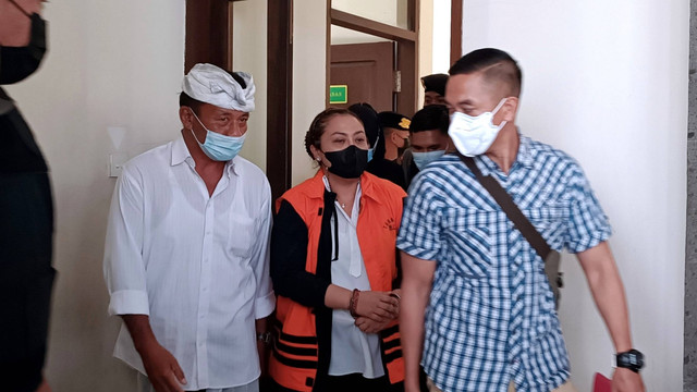 Mantan Bupati Tabanan Ni Putu Eka Wiryastuti menjalani sidang putusan di Pengadilan Tipikor Denpasar, Bali, Selasa (23/8/2022). Foto: Denita BR Matondang/kumparan