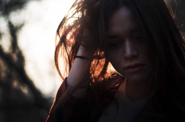 Bagaimana cara mengatasi rambut rontok? Foto: Unsplash