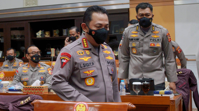 Kapolri Jenderal Listyo Sigit Prabowo saat bersiap untuk rapat bersama Komisi III DPR RI, di Gedung DPR, Jakarta, Rabu (24/8/2022). Foto: Jamal Ramadhan/kumparan