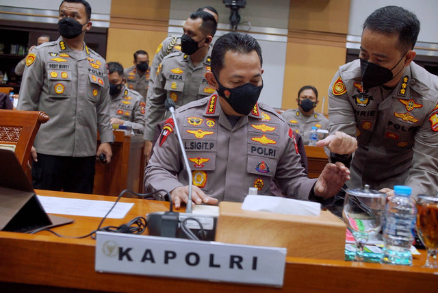 Kapolri Jenderal Listyo Sigit Prabowo saat bersiap untuk rapat bersama Komisi III DPR RI, di Gedung DPR, Jakarta, Rabu (24/8/2022). Foto: Jamal Ramadhan/kumparan