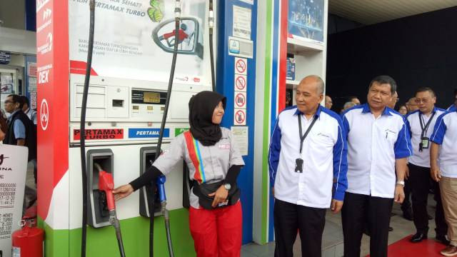 Ilustrasi harga BBM Pertamina Dex. Foto: Resya Firmansyah/kumparan