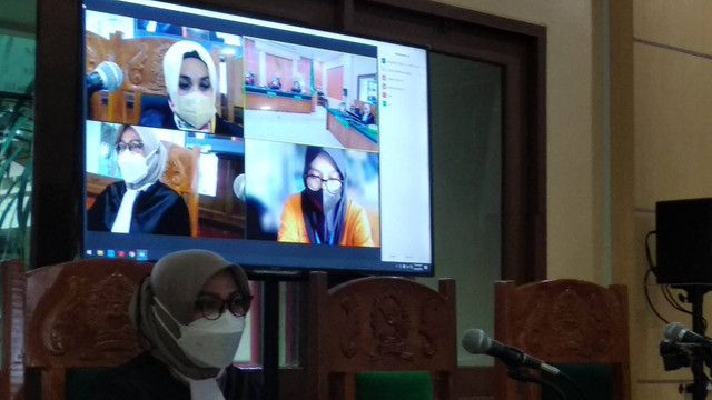 Erayani saat menjalani sidang putusan di Pengadilan Negeri Jambi/Yovy Hasendra