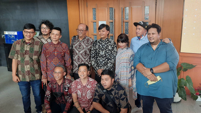 Komika Indonesia menyambangi Pengadilan Niaga Jakarta Pusat, Kamis (25/8/2022).
 Foto: Alexander Vito/kumparan