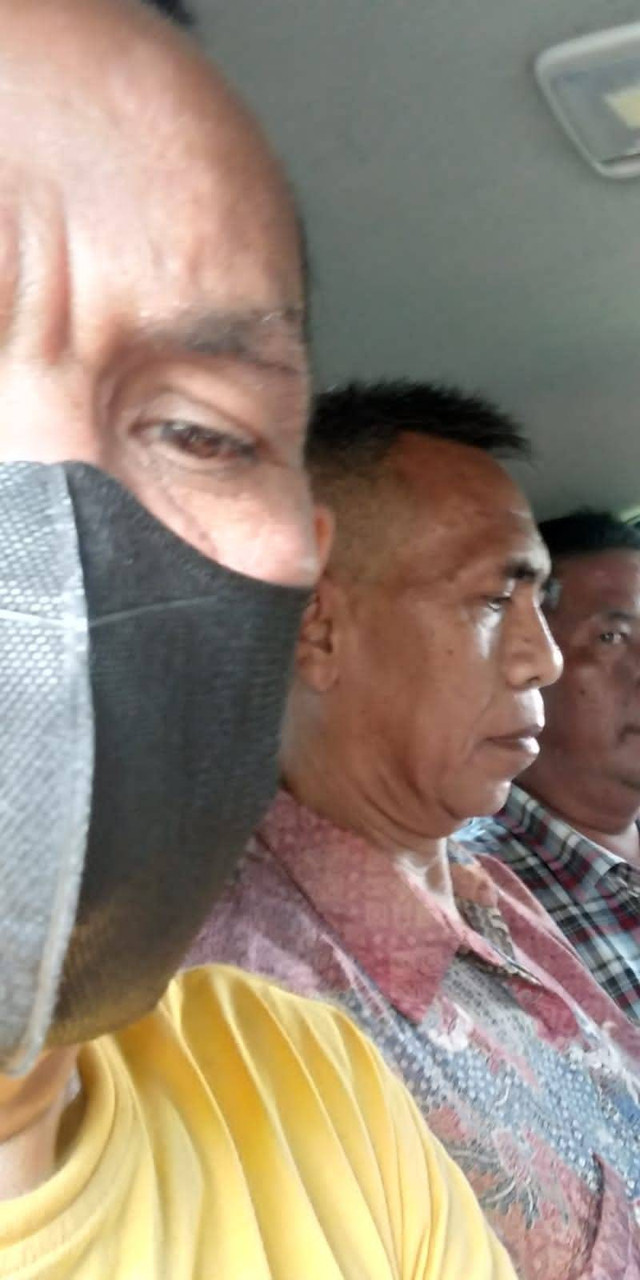 Kejaksaan Negeri Tapanuli Utara saat menangkap Guru Besar USU Prof Henuk (tegah). Foto: Kejaksaan Tinggi Sumut