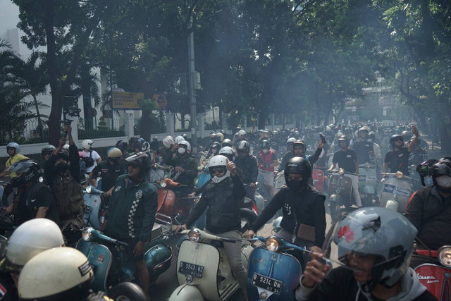 Komunitas 60’s Jabodetabek menggandeng Dompet Dhuafa sebagai bagian dari Charity Partner rasa syukur ini. Acara semakin dimeriahkan dengan datangnya para komunitas vespa dari luar daerah, berbondong-bondong mengikuti aksi riding together. Riding bertitik kumpul di Weekend Mates Coffe, Jakarta Selatan dan berakhir di Mitra Terrace, Jakarta Selatan. (Minggu, 21/08/2022) Dok. Dompet Dhuafa