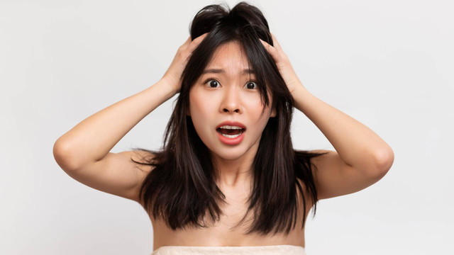 Cara mudah atasi rambut lepek. Foto: Shutterstock