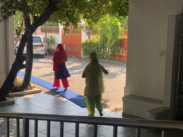 Dua orang jamaah Agama Sikh di Indonesia saat beraktivitas. Foto: Rinjani Meisa/kumparan