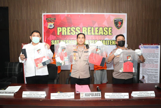 Konpers Polres Maluku Tengah terkait judi online, Jumat (26/8).  Foto: Dok. Istimewa