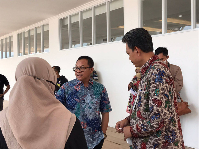 Wali Kota Malang, Sutiaji (tengah), usai rakor di MCC. Foto: Feni Yusnia