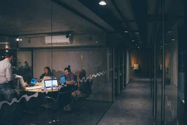 Ilustrasi Startup yang Berkembang Pesat di Indonesia. Foto: dok. Mario Gogh (Unsplash.com)