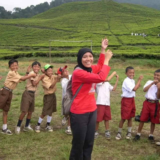 menjalin kedekatan melalui permainan untuk menciptakan komuniknasi yang efektif, foto: Trisno Utomo