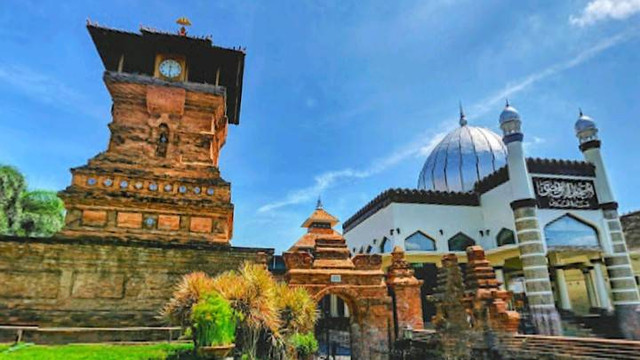 Landmark Menara Kudus on tempat makan di Kudus untuk keluarga, Photo by google street view