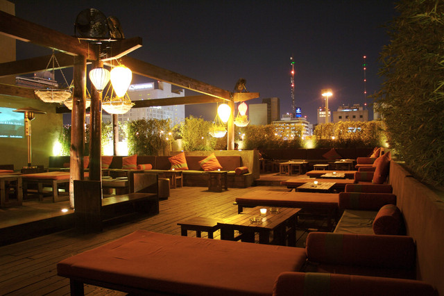Cafe Rooftop di Medan untuk Segarkan Pikiran/Foto hanya ilustrasi dan bukan tempat aslinya. Sumber: Unsplash/Brands&People