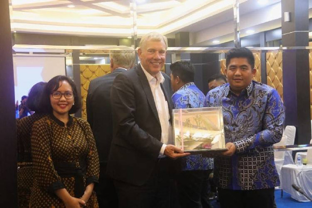 Plt Bupati Bintan, Roby Kurniawan saat menerima kunjungan Port of Rotterdam Belanda.