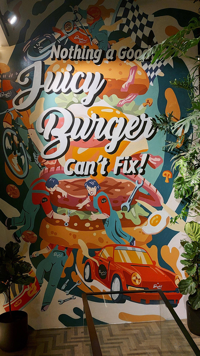 Menu makanan di Bengkel Burger Jakarta. Foto: Azalia Amadea/Kumparan